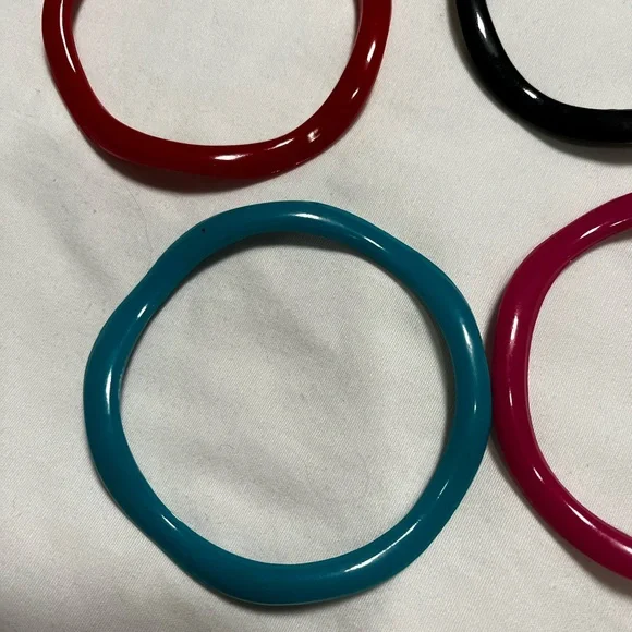 Vintage- 9 Colorful Women’s Plastic Wavy Bracelets - Picture 7 of 8